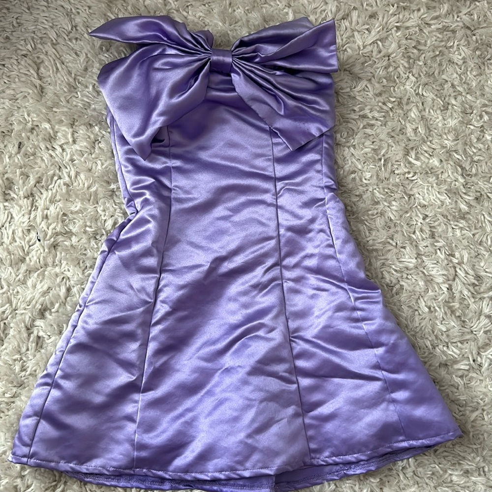 This is a Purple Satin Strapless Mini Dress from Lulus in size XS